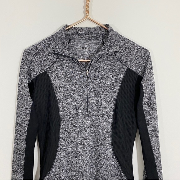 Athleta XS Run Wild Colorblock Half Zip Pullover Long Sleeve Top Gray‎ Black - Picture 3 of 10